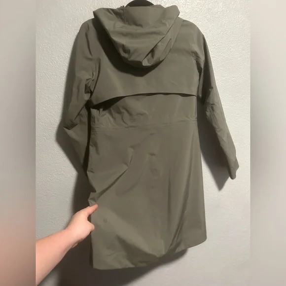 Lululemon Rain Rebel Stretch Jacket - Picture 10 of 12